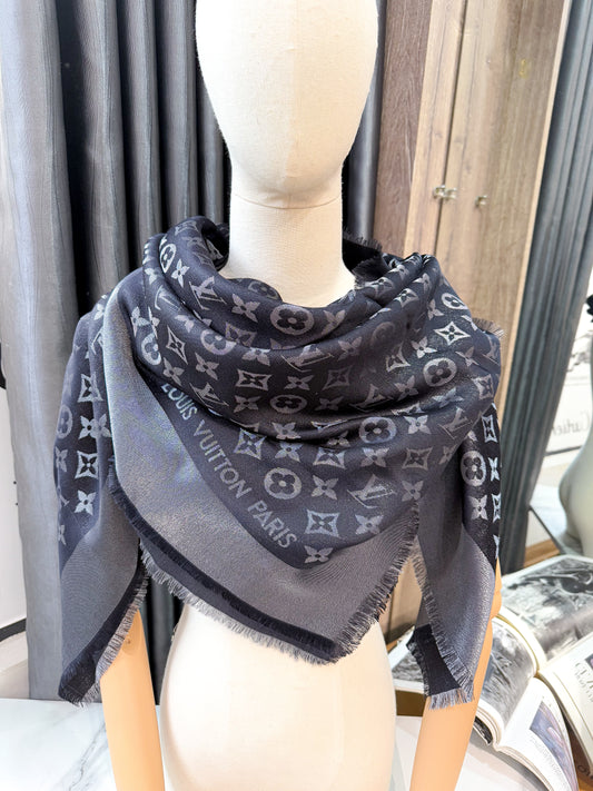 Khăn LV Ánh Kim Đen Ghi