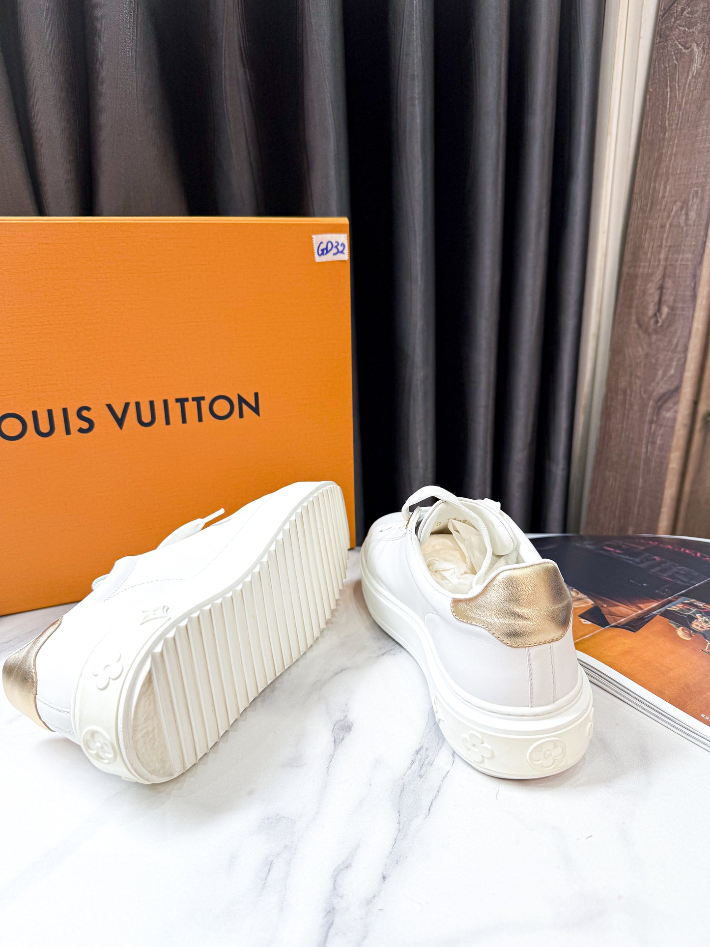 Giày LV Trắng Logo Hạt Size 37 Fit Chân 38 GD32