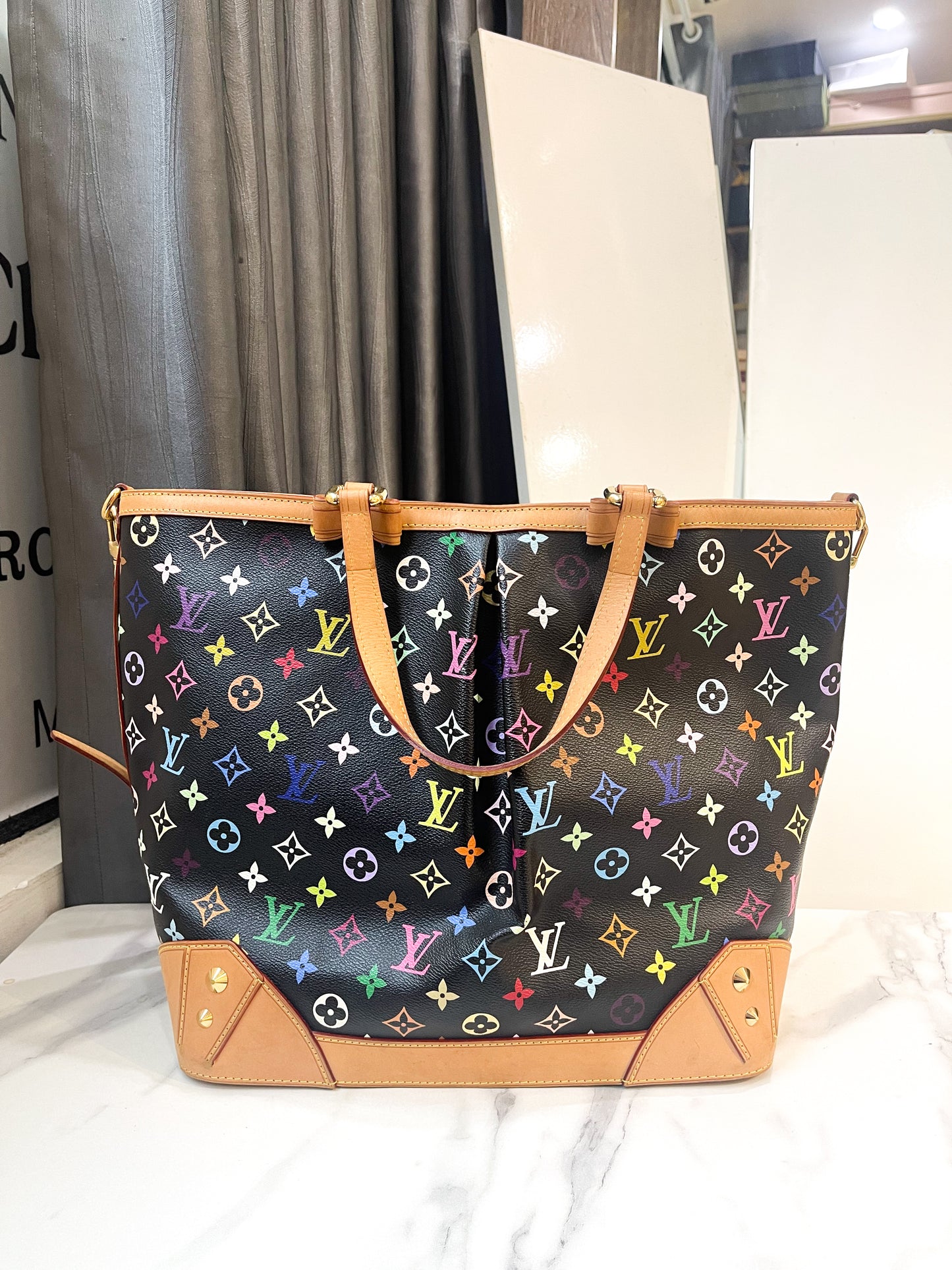 A LV Tote Multi