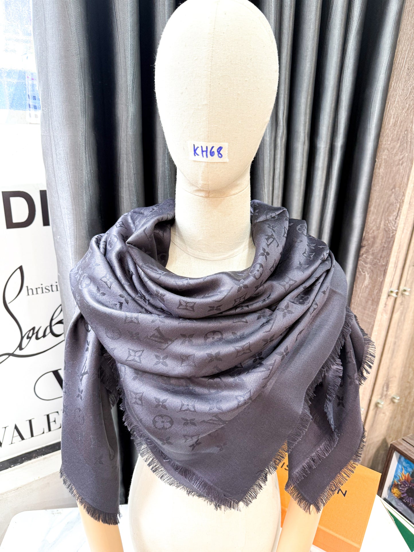 Khăn LV Grey KH68 5/12