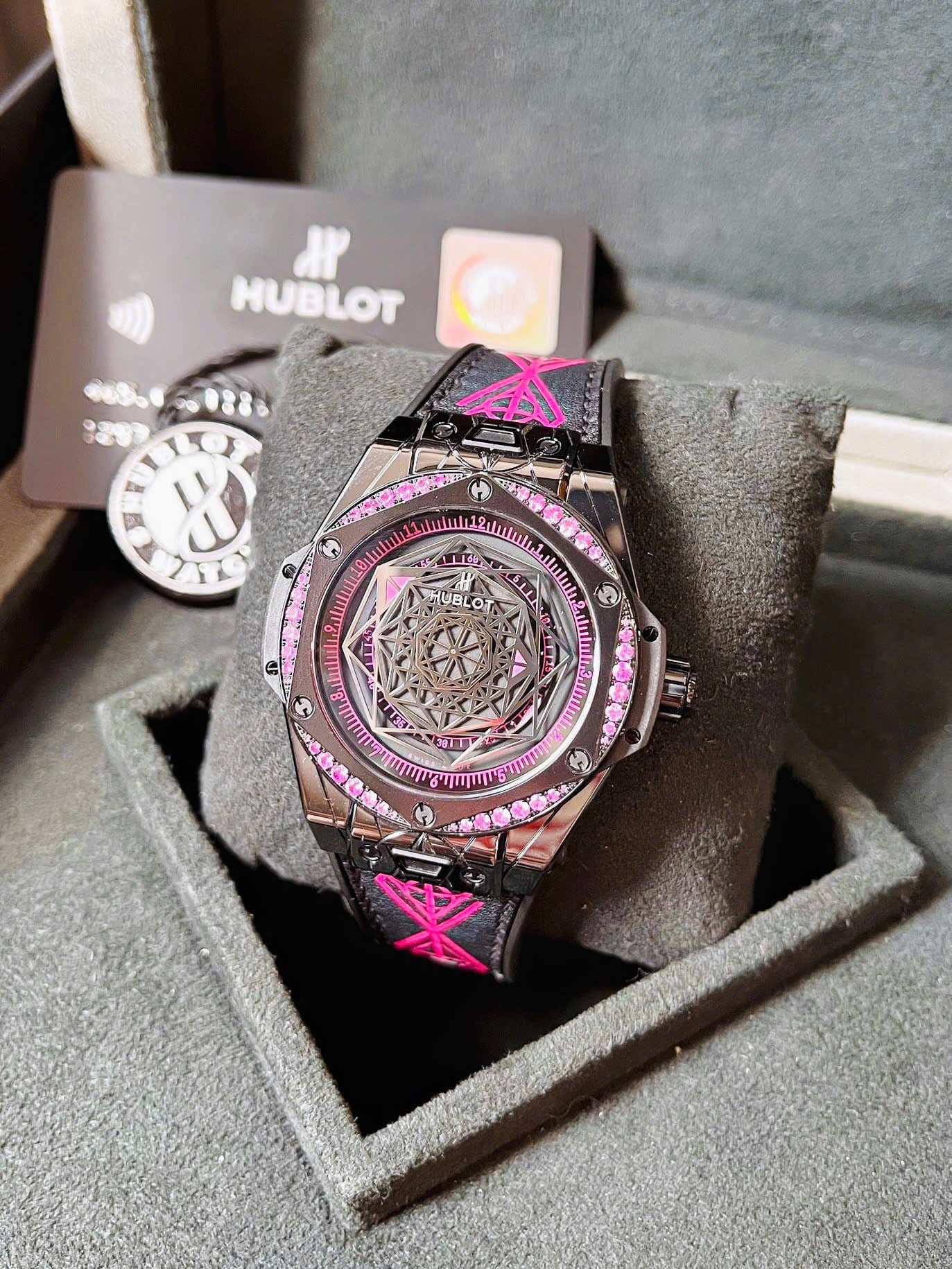 Đồng Hồ Hublot Sang Bleu 39mm Black Pink Limited 100pcs