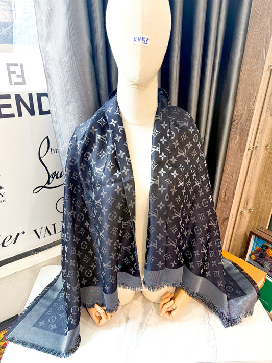 Khăn LV Đen Ánh Kim KH53 23/11