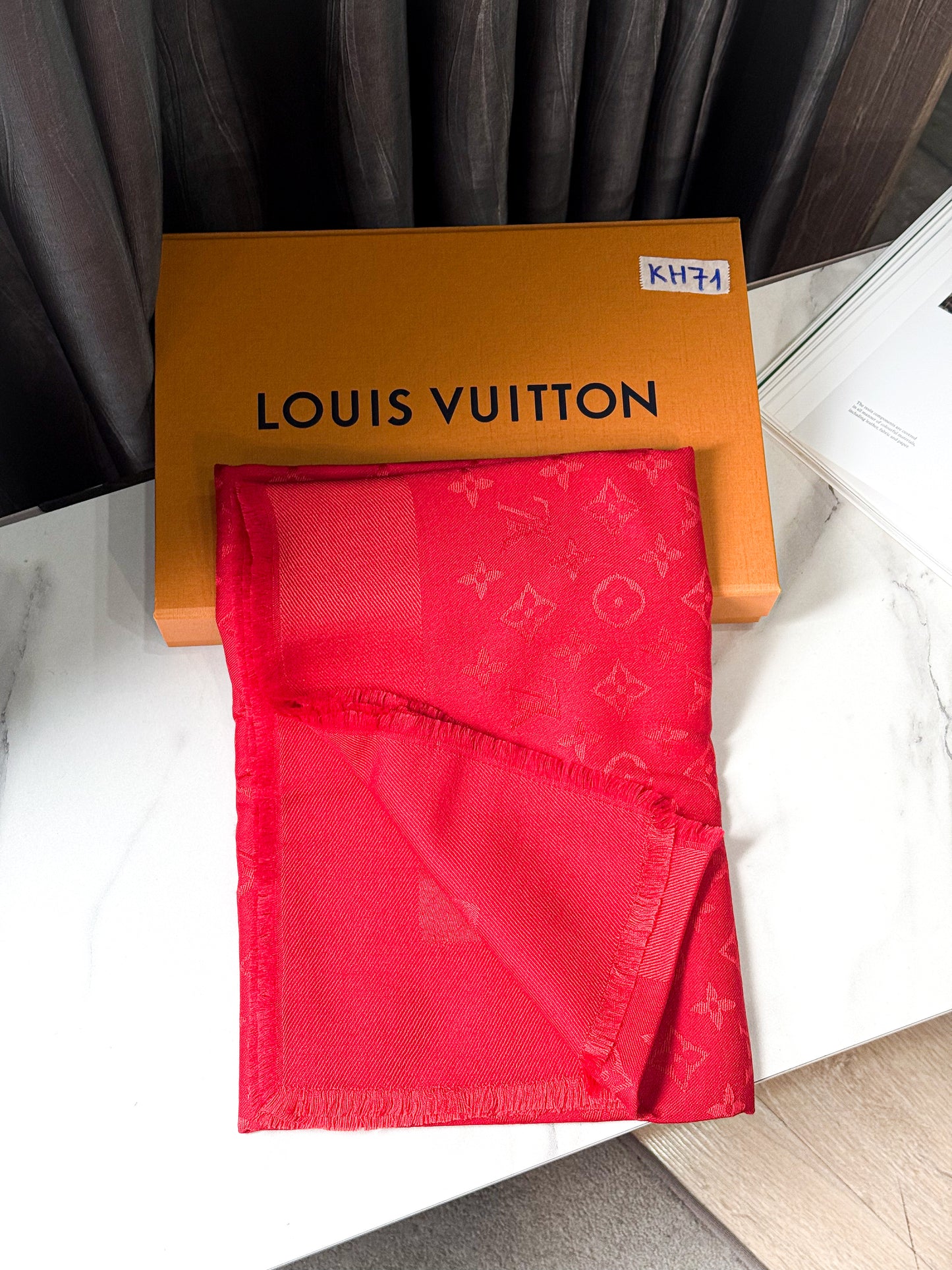Khăn LV Đỏ KH71 5/12