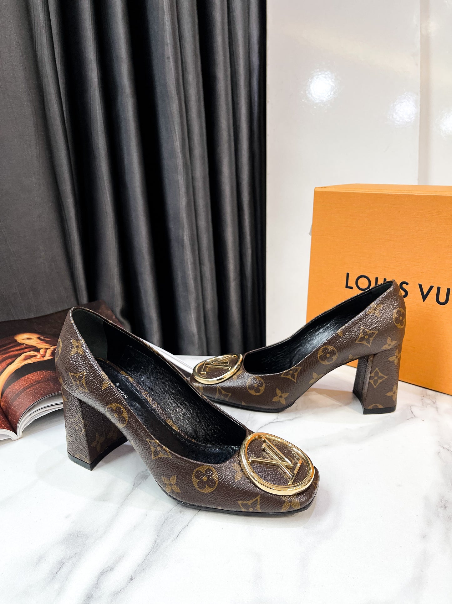 Giày LV Mono Gót Trụ Size 37