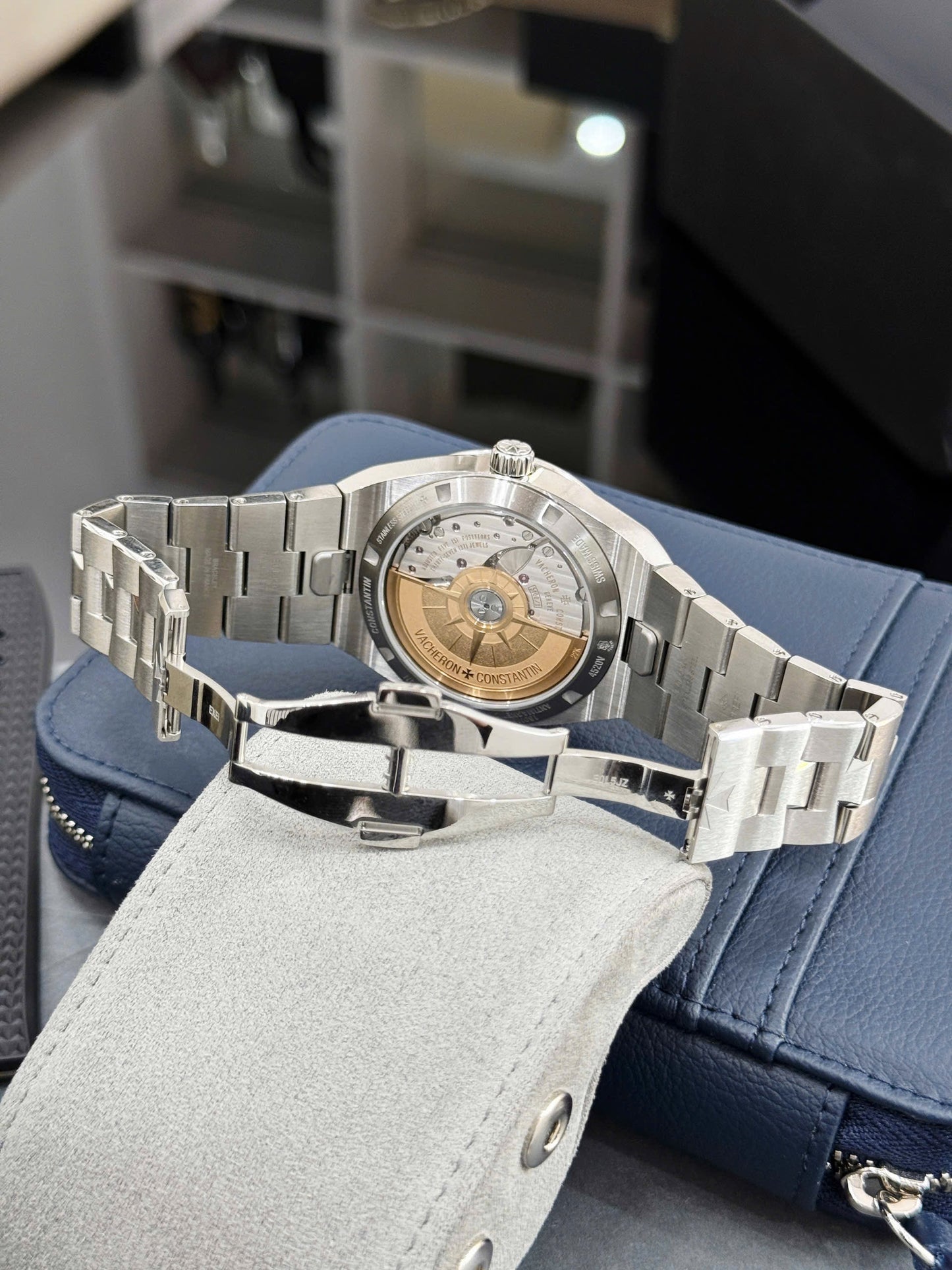 Đồng Hồ Vacheron Constantin Overseas 4520V/210A-B483 Black