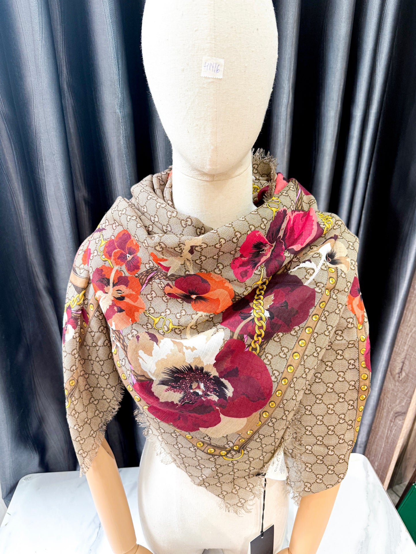 Khăn Gucci New Khổ 140x140 HN16 26/10