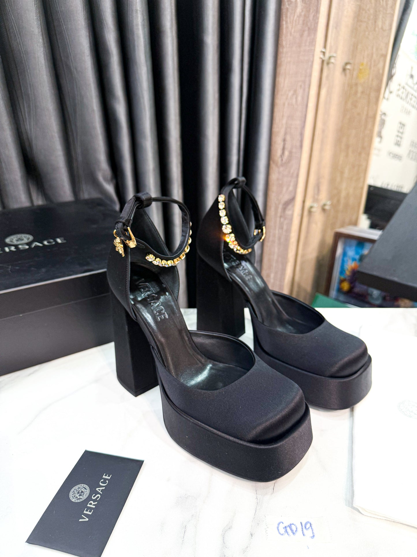 Giày Versace Size 38 New GD19