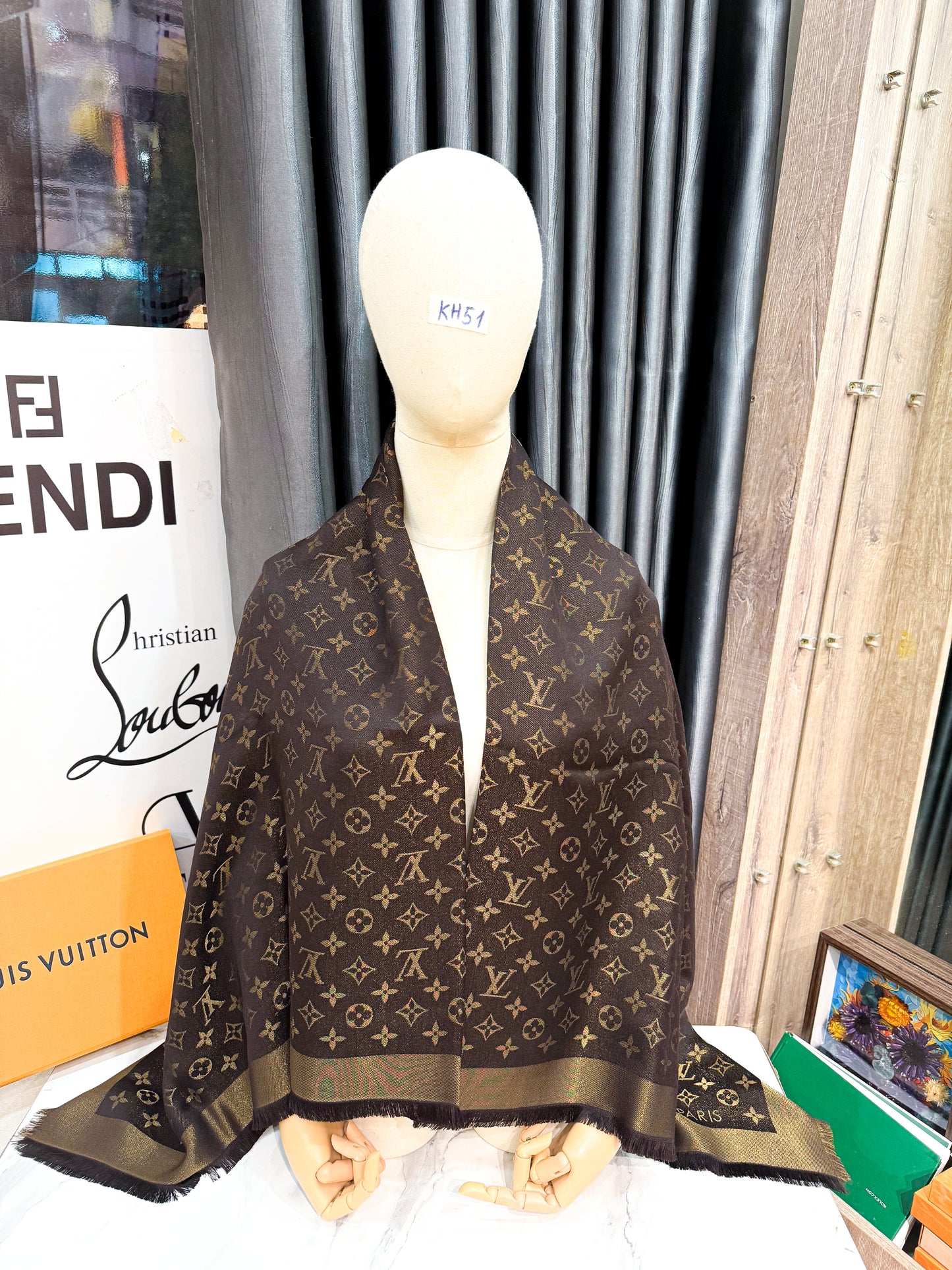 Khăn LV Nâu Ánh Kim KH51 22/11