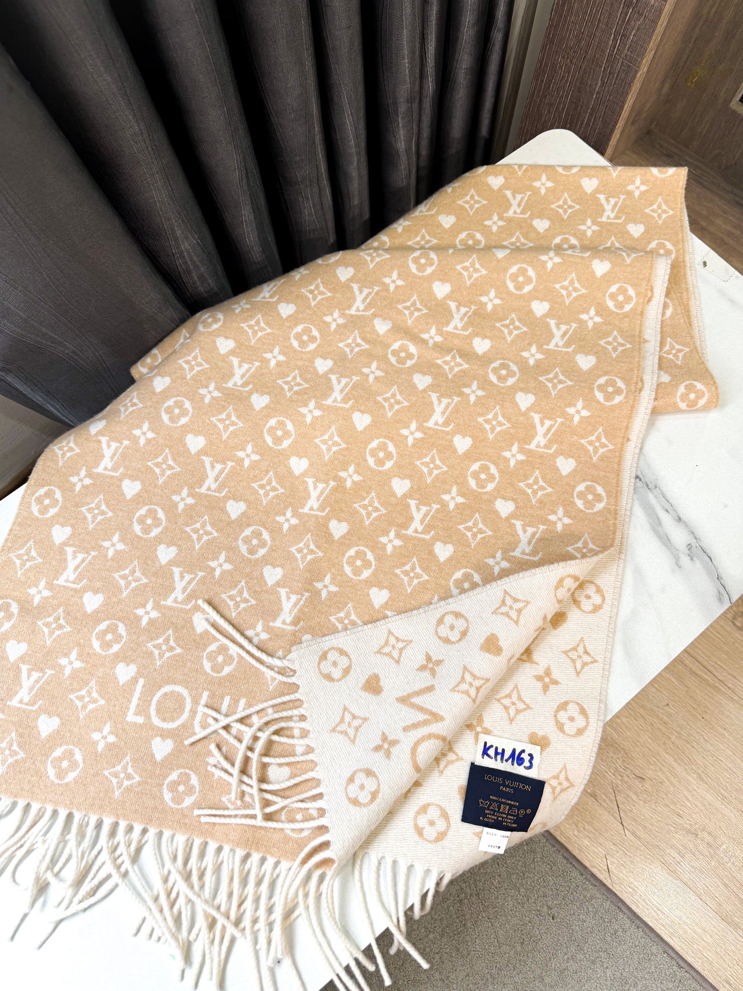 Khăn LV Cashmere Game On Begie KH163