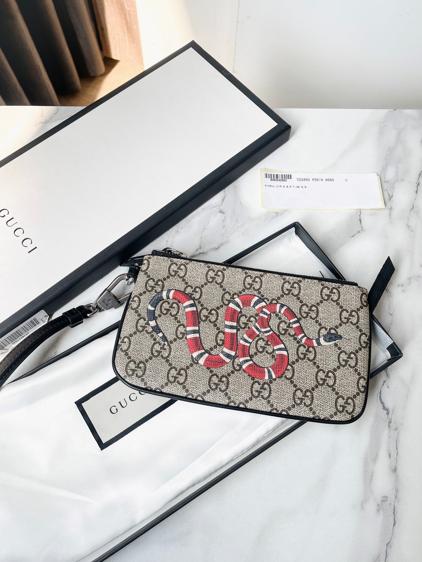 A Pouch Gucci Có Quai Cầm New