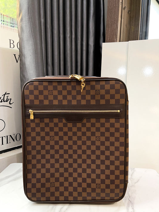 A Vali LV Damier