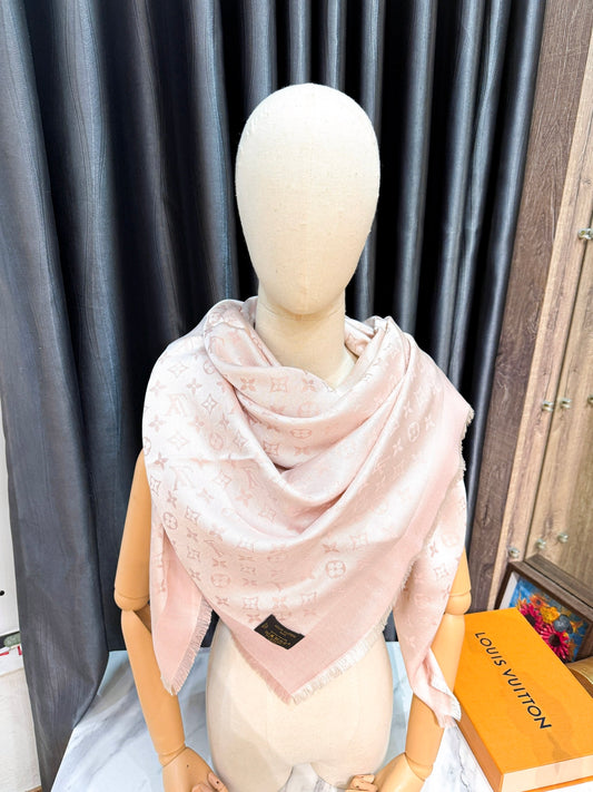 Khăn LV Hồng 8/6