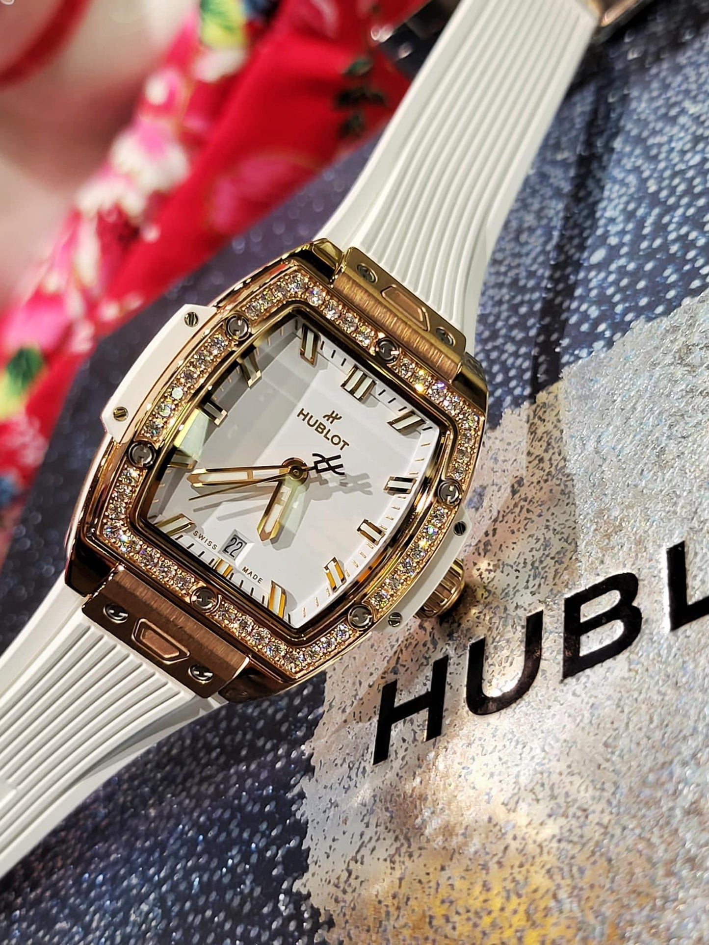 Đồng Hồ Hublot Spirit Of Bigbang 32mm Gold White Benzel Diamond