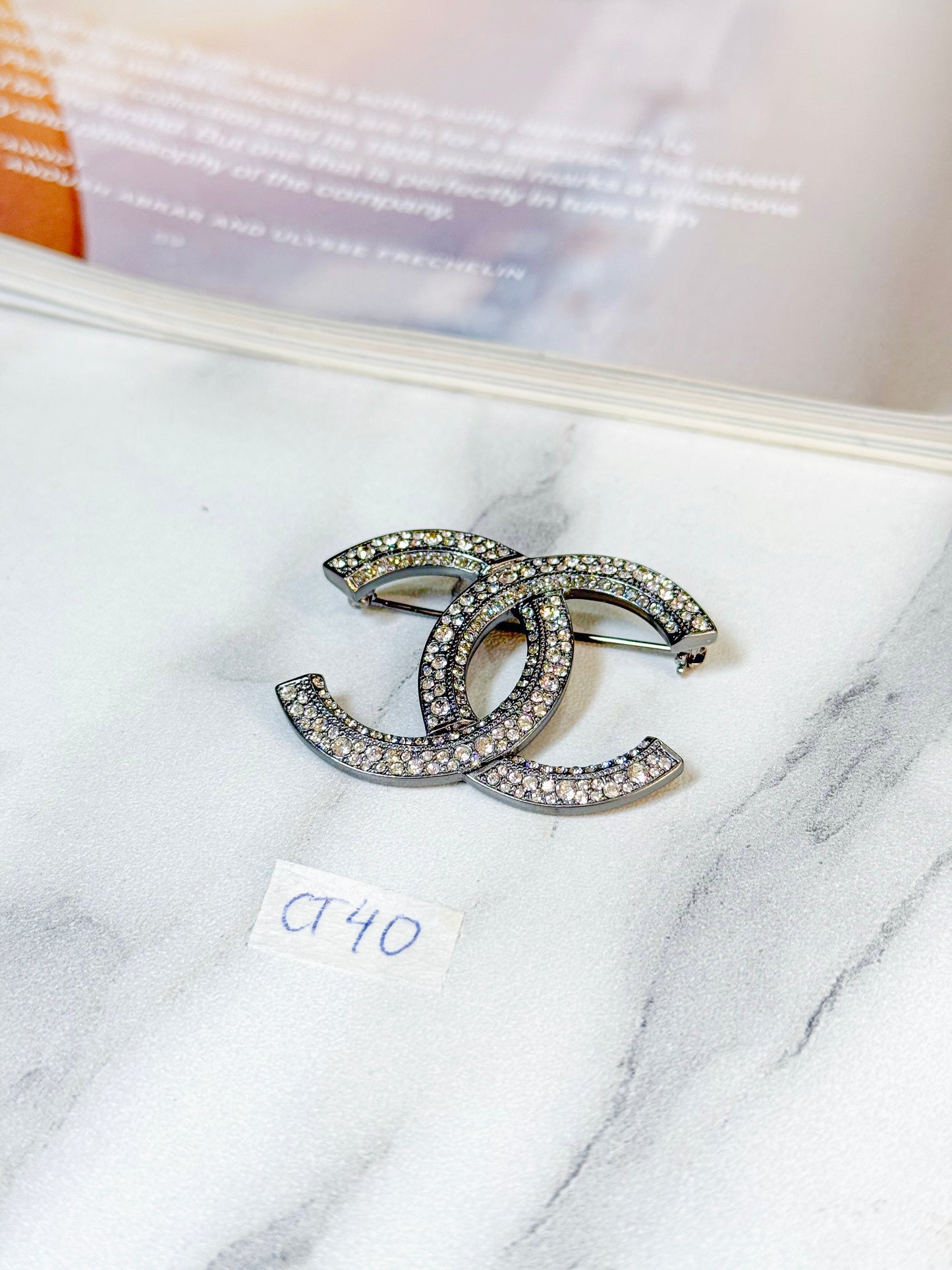 Cài Áo Chanel CT40