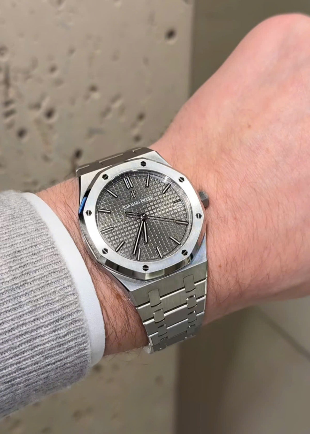 Audemars Piguet 15500ST Grey trên tay