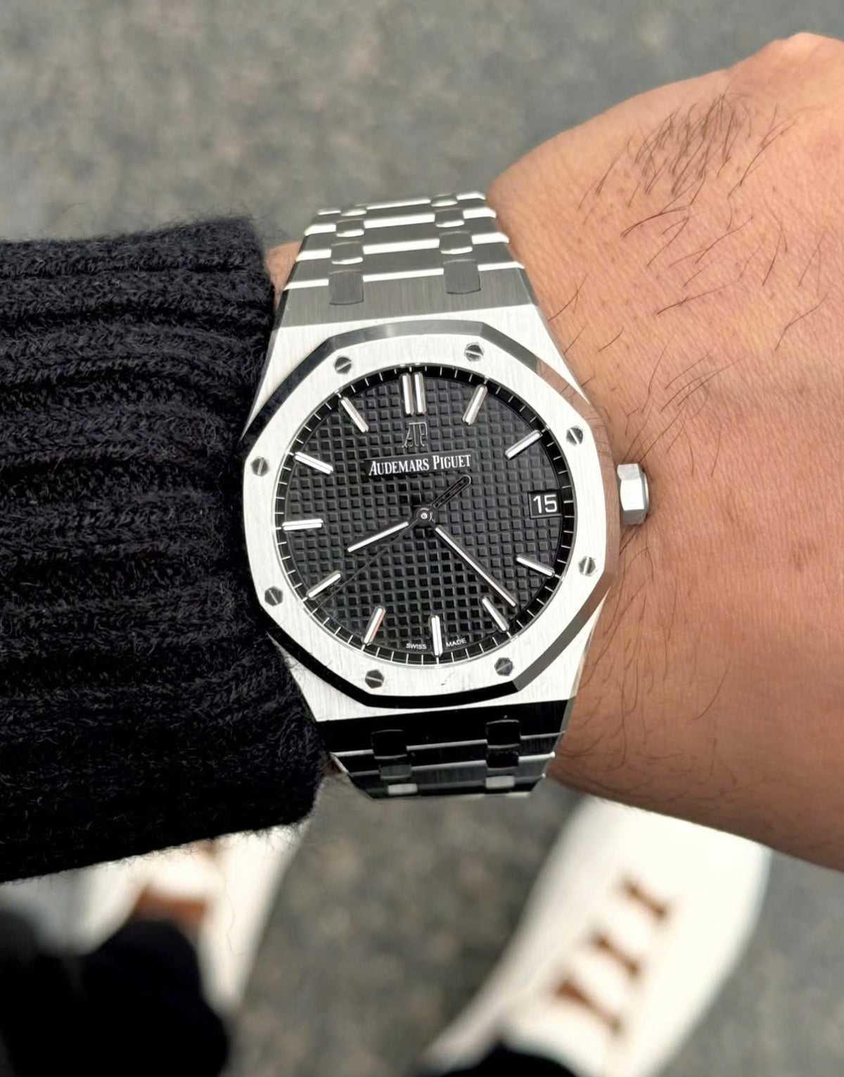Audemars Piguet Royal Oak 15500ST Black Dial trên tay