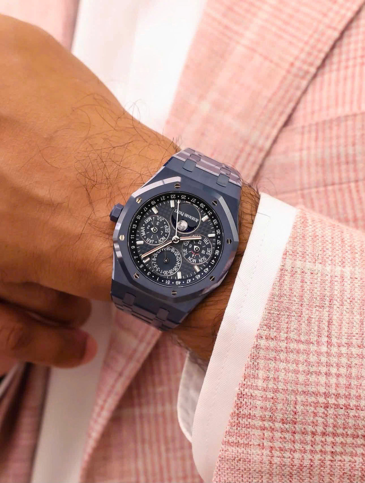 Audemars Piguet Royal Oak Perpetual Calendar 26674CD trên tay