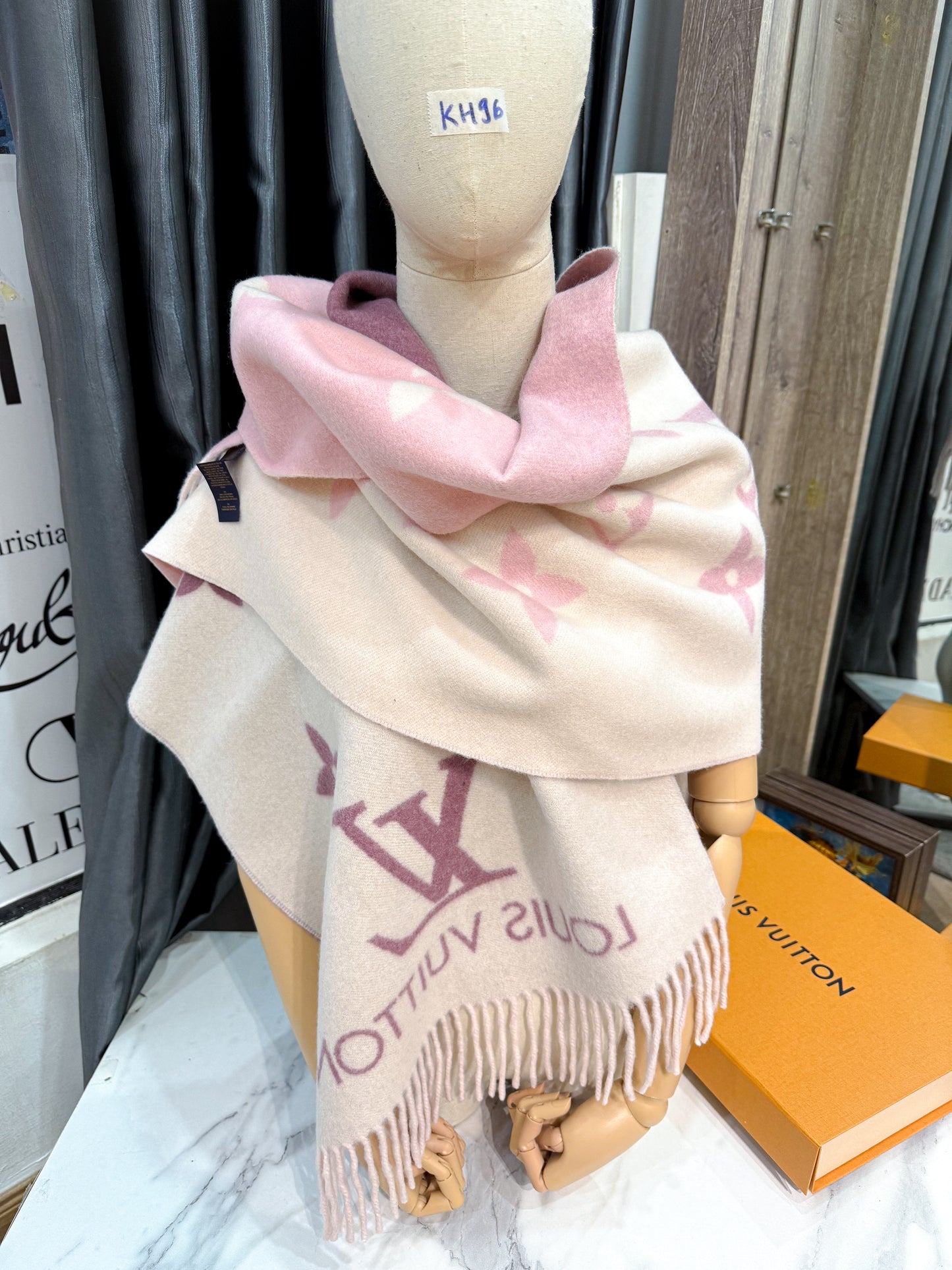 Khăn LV Cashmere Pink New KH96 6/1