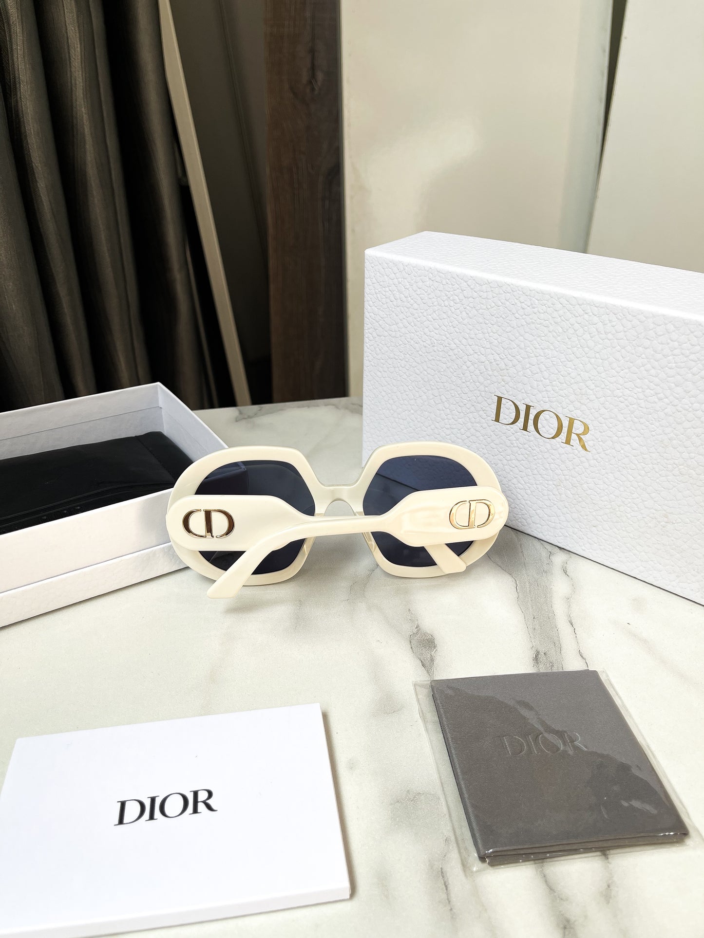 Kính Dior