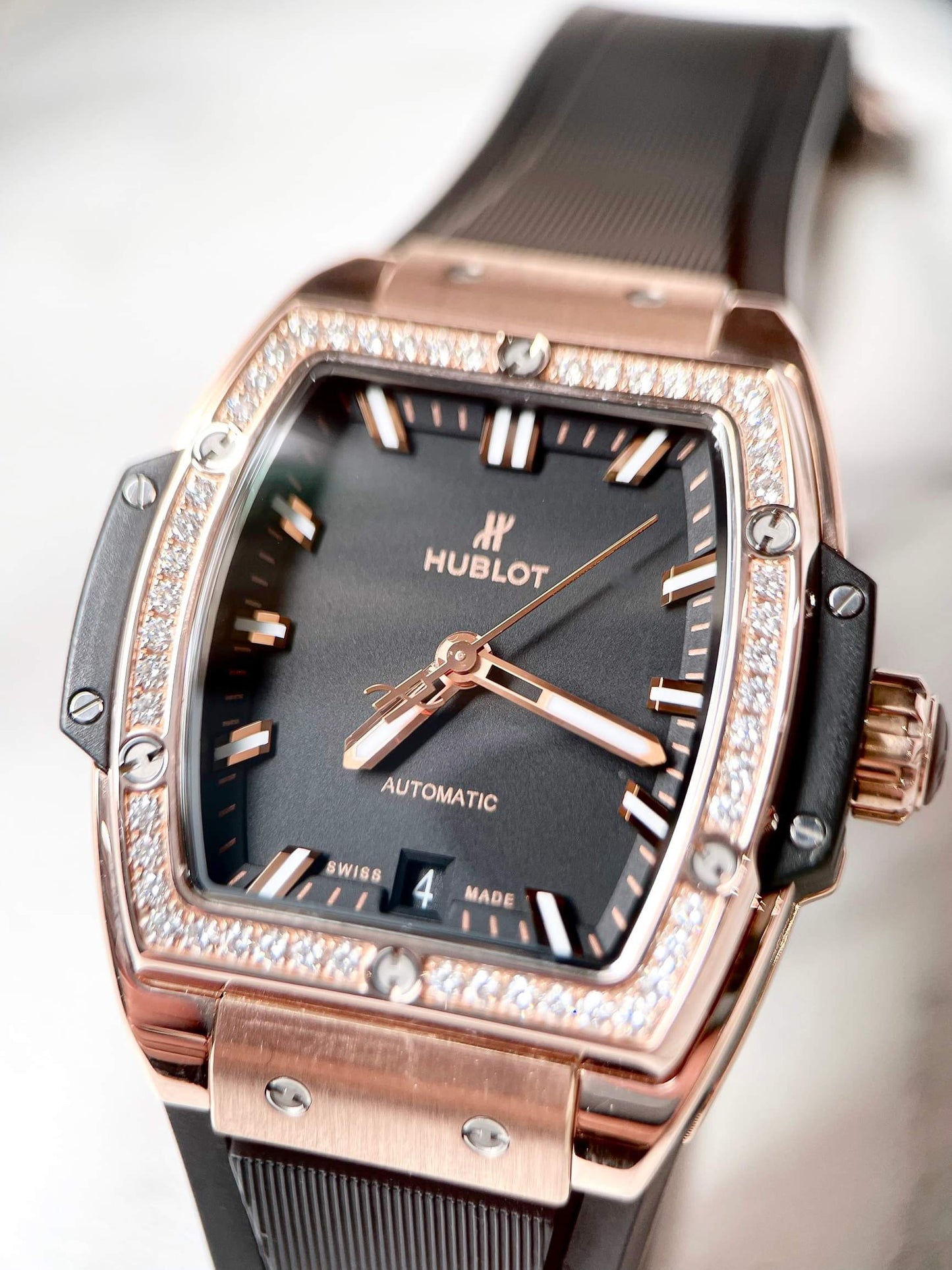 Đồng Hồ Hublot Spirit Of Bigbang Gold 39mm Benzel Diamonds Zin