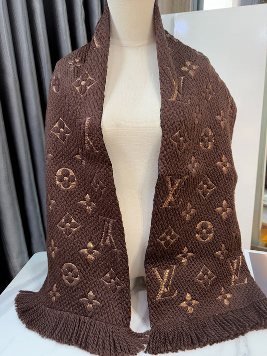 Khăn LV Len Nâu Ánh Kim