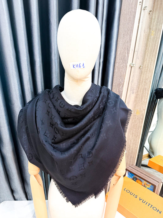 Khăn LV Đen KH61 28/11
