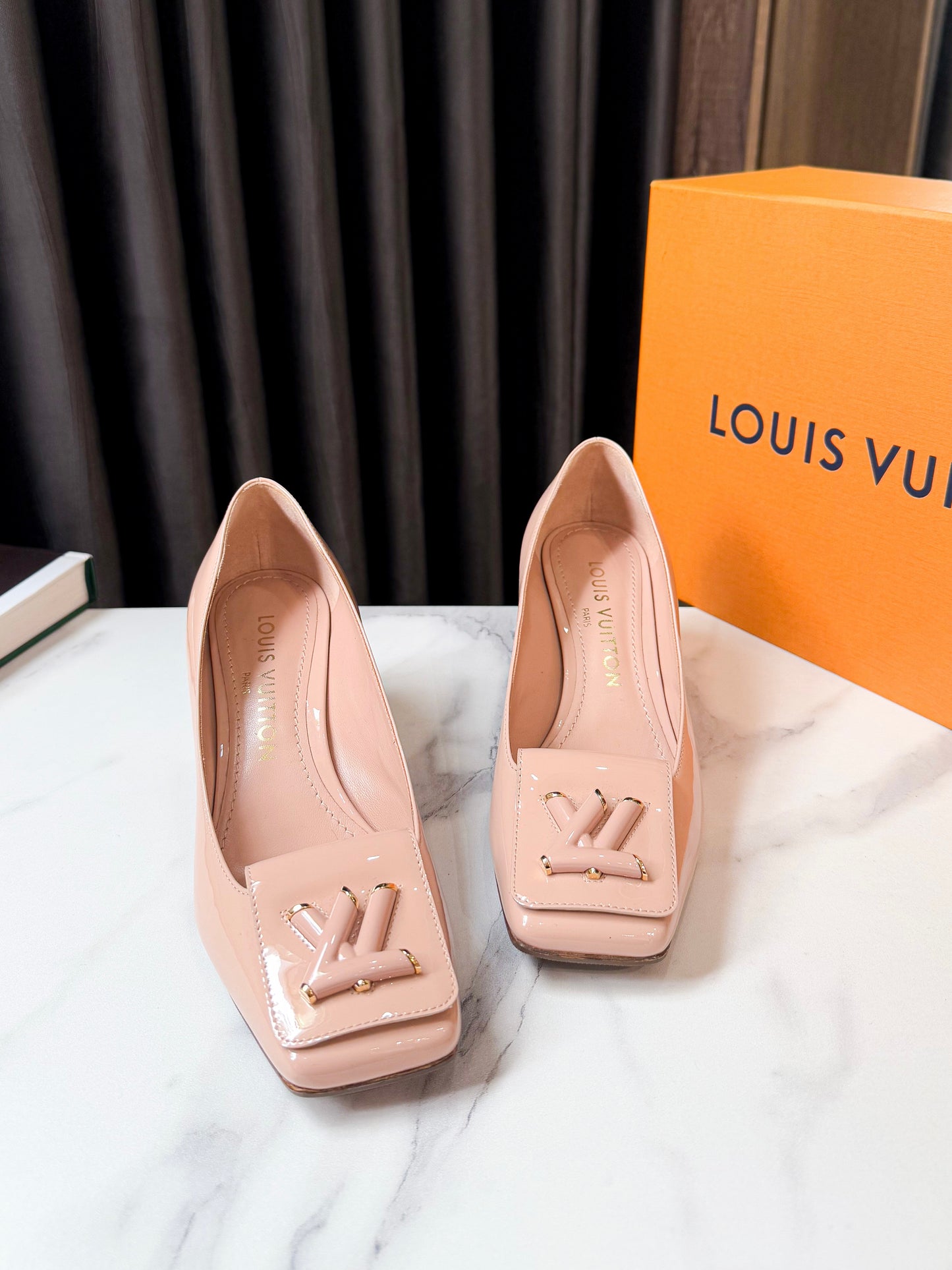 Giày LV Da Bóng Size 36