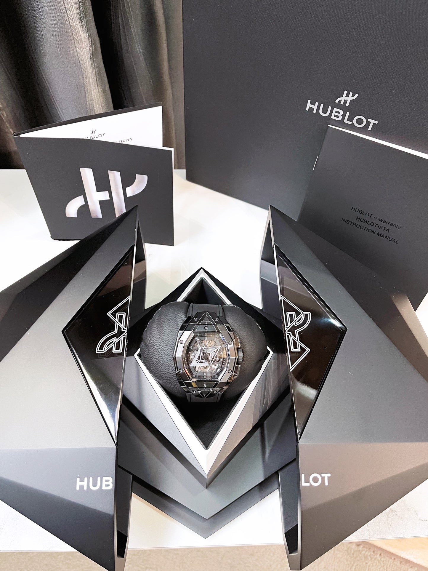 Đồng Hồ Hublot Spirit Of Bigbang Sang Bleu Black Ceramic Limited Size 42mm