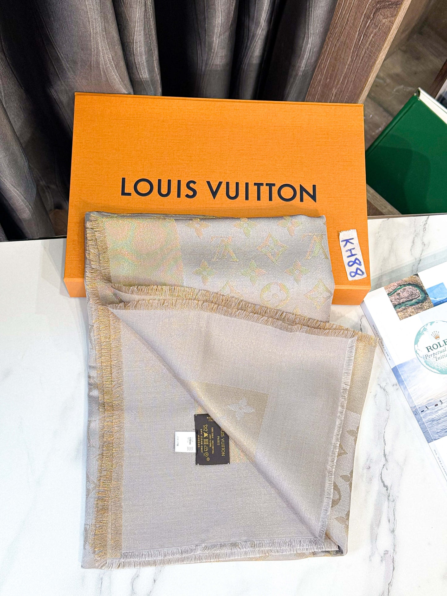 Khăn LV Ánh Kim Ghi Vàng KH88 26/12