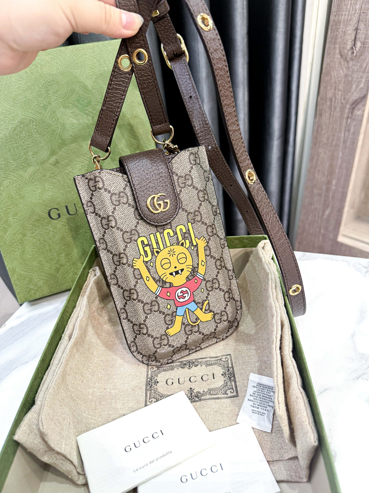 A A Phone Box Gucci Hổ
