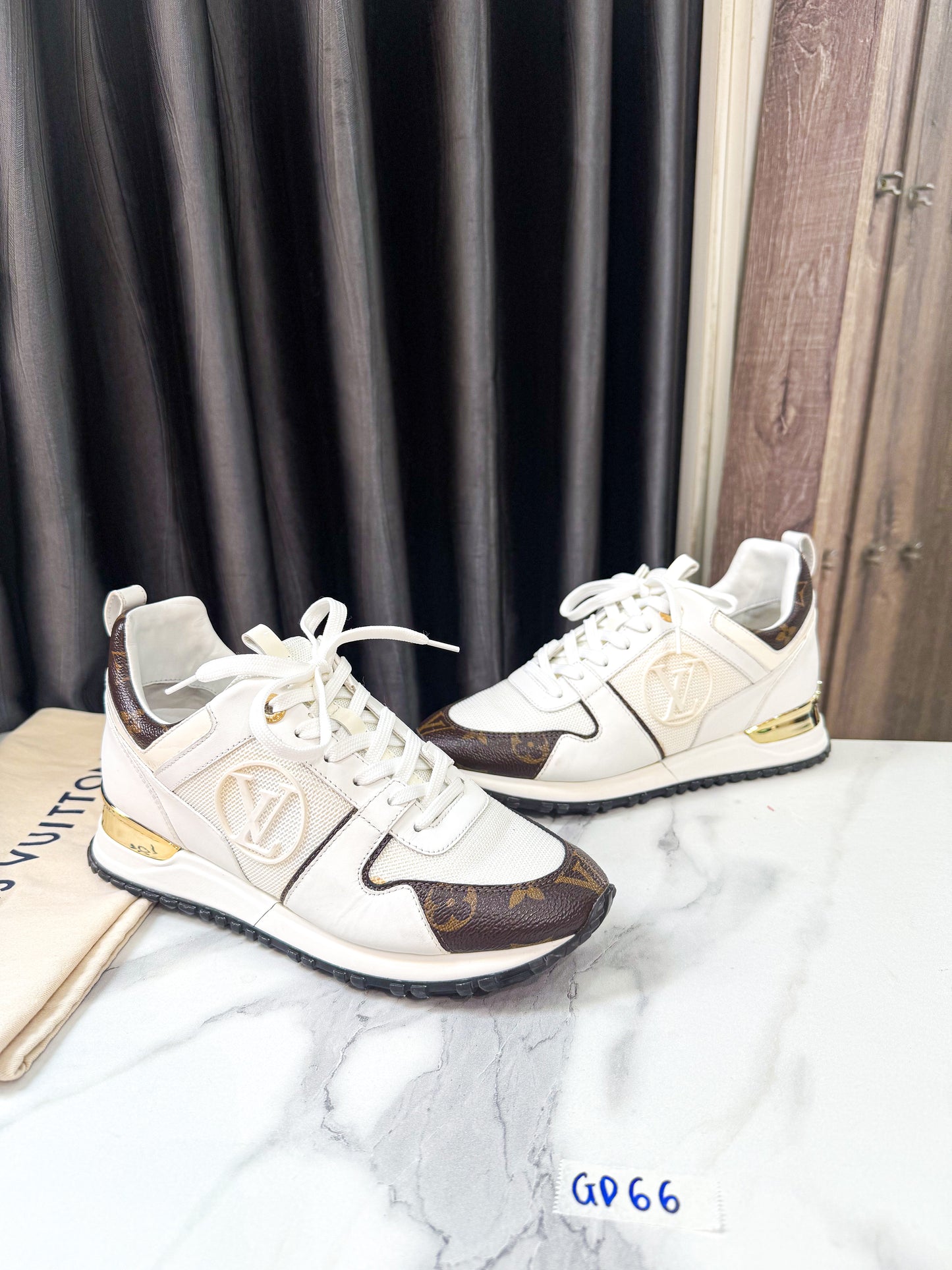 Giày LV Hot Trắng Size 37 GD66