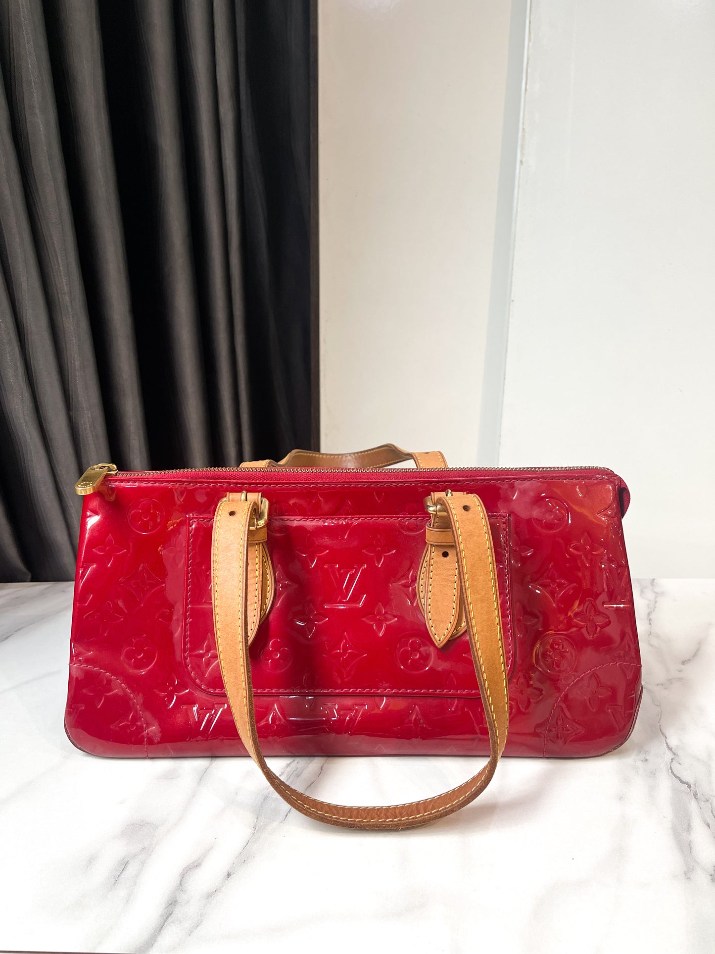 A Handbag LV Vernis