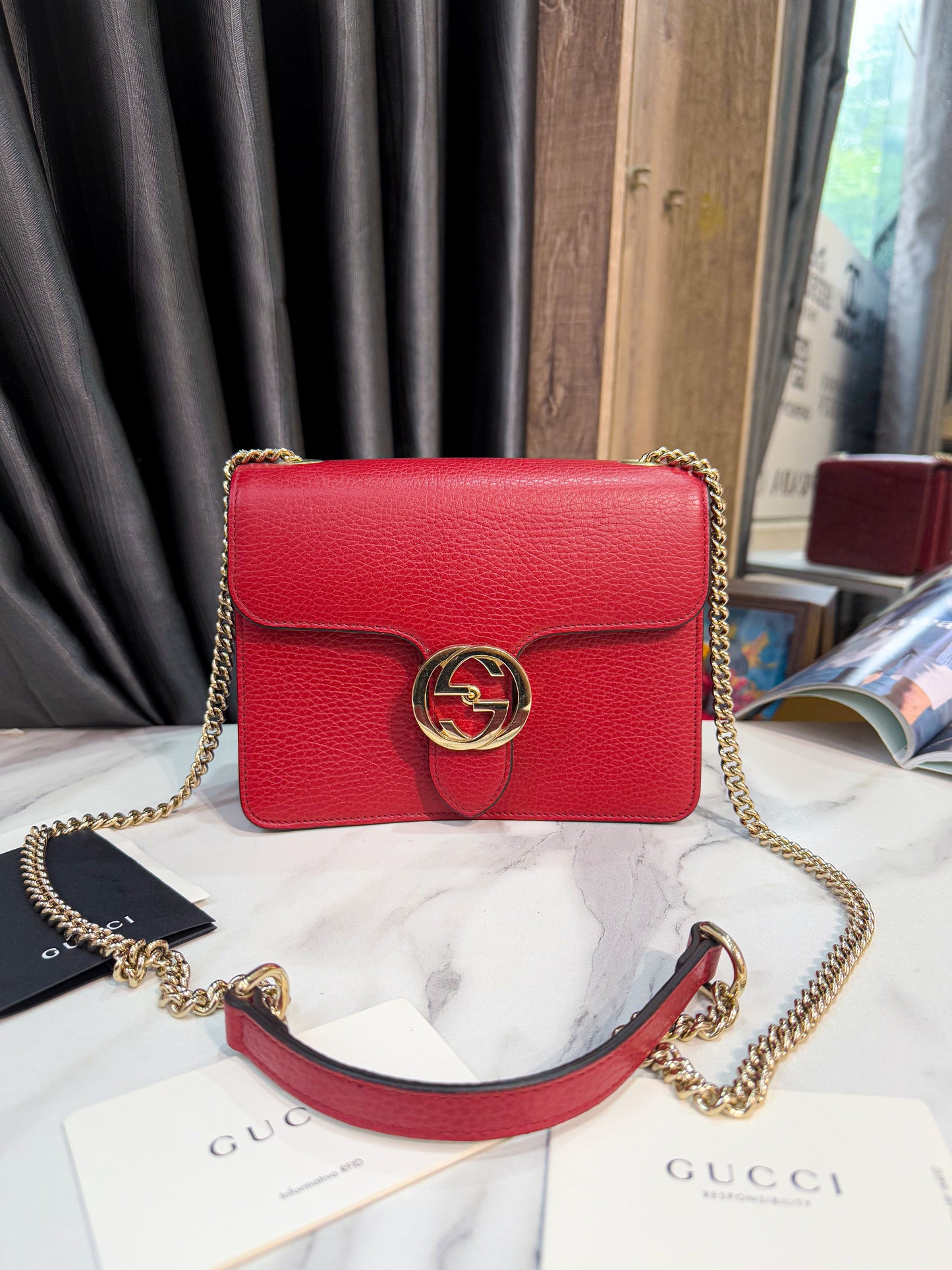 A Gucci Interlocking Đỏ