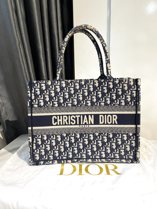 Dior Book Tote Size M