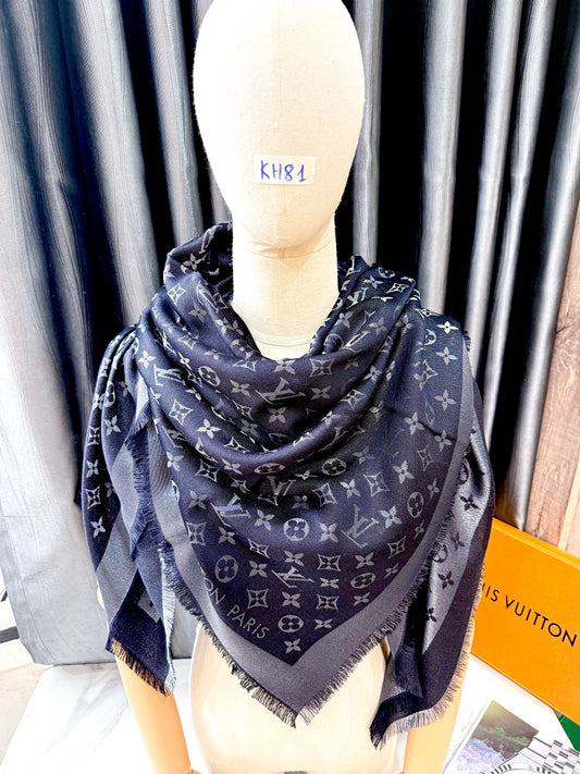 Khăn LV Đen Ánh Kim KH81 16/12