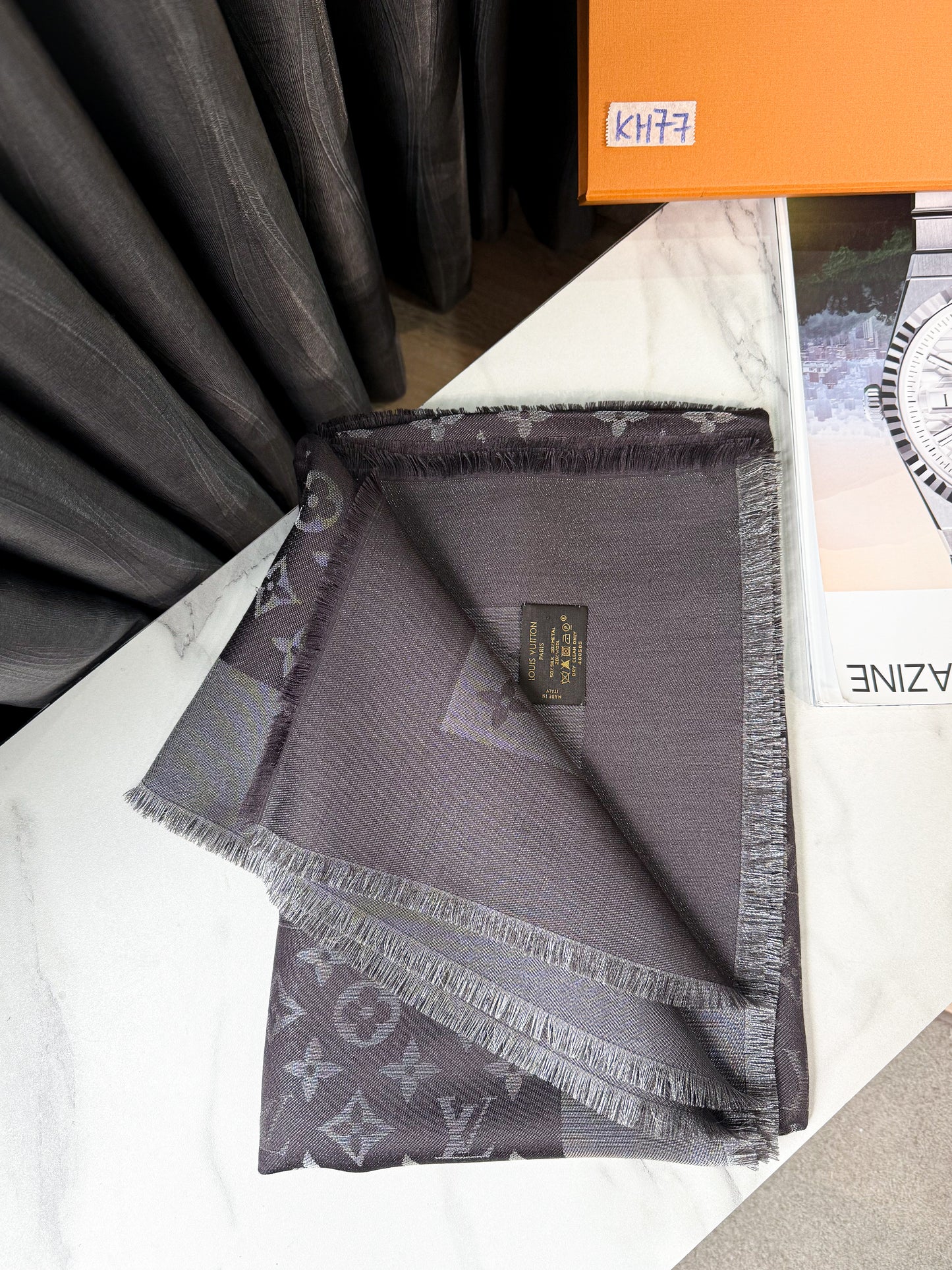 Khăn LV Ánh Kim Grey KH77 16/12
