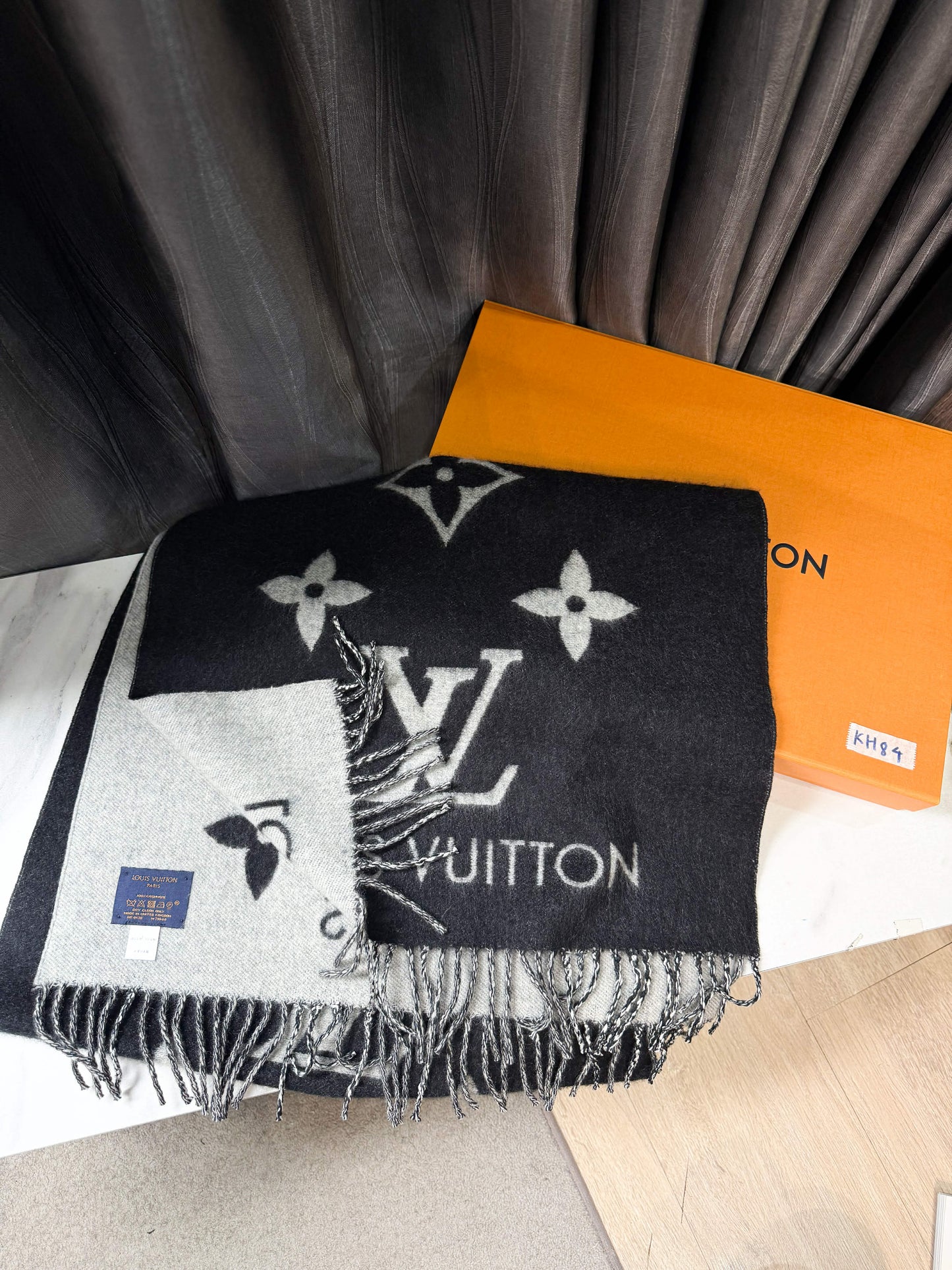 Khăn LV Cashmere Đen Ghi KH84 17/12
