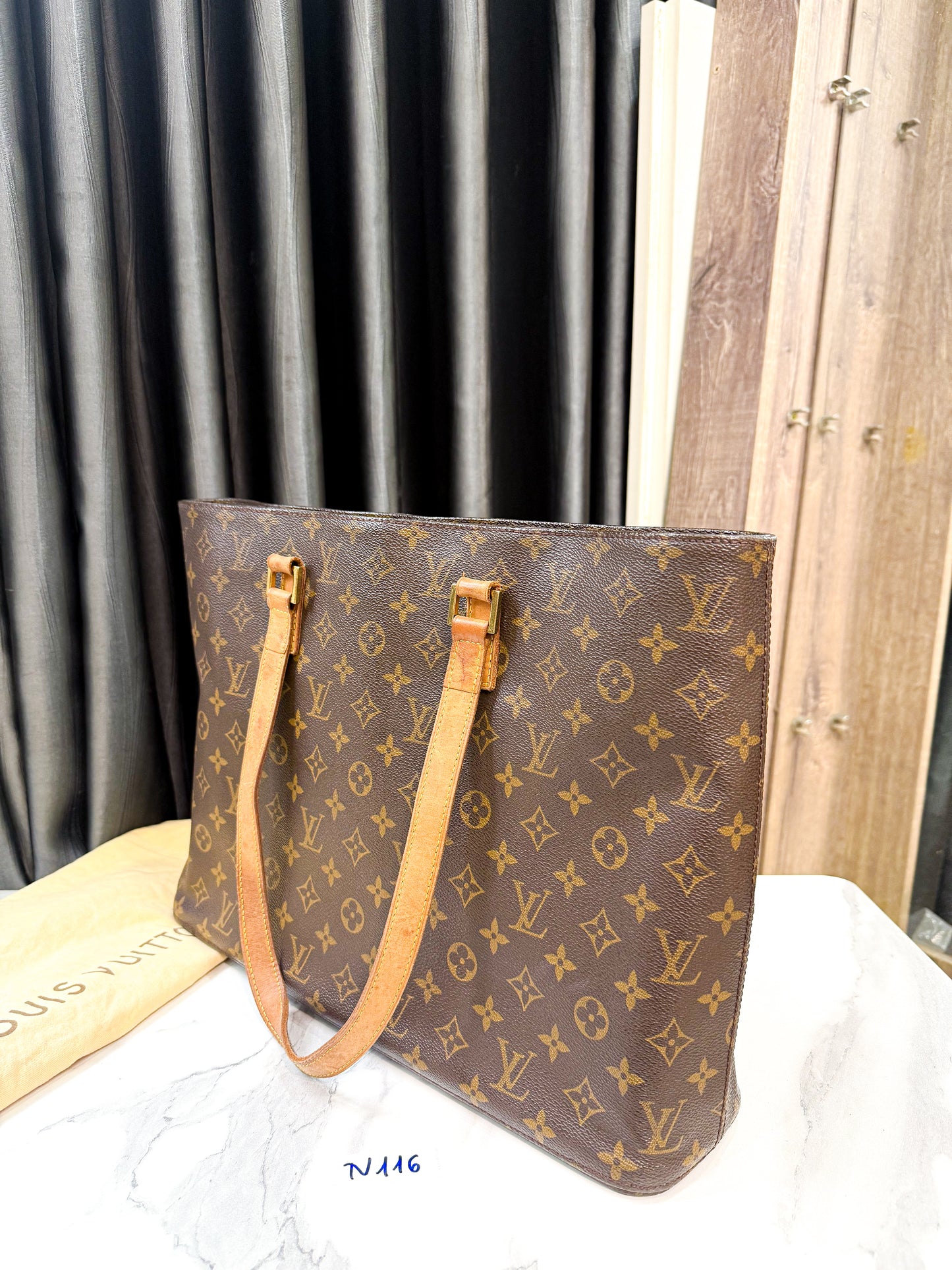 A A LV Tote Luco TV116