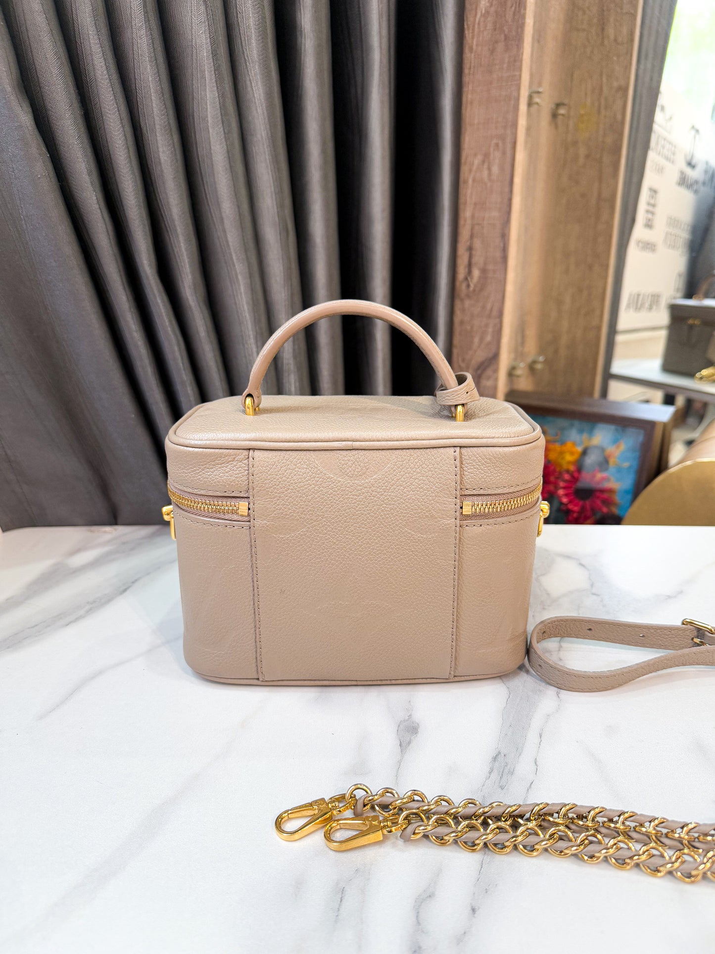 A LV Vanity Da Bê