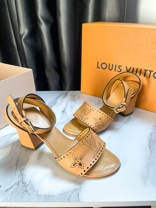 Sandal LV Lỗ