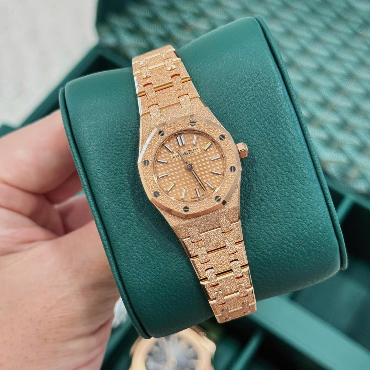 Đồng Hồ Audemars Piguet Royal Oak 67630OR Rose Gold size 23mm