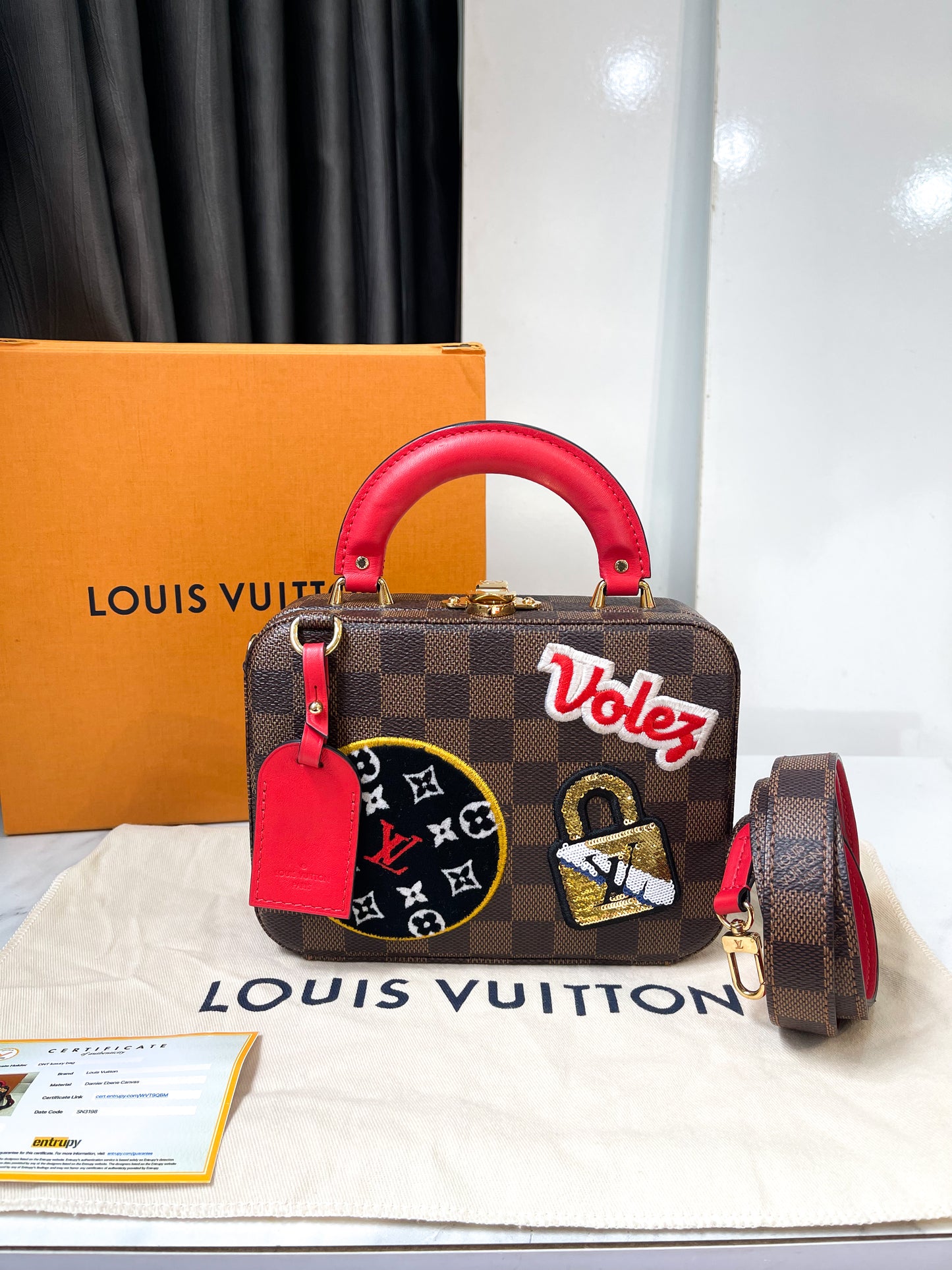 A LV Stories Box