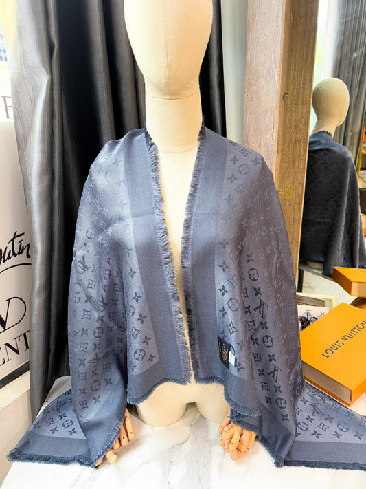 Khăn LV Xanh Ghi 3/7