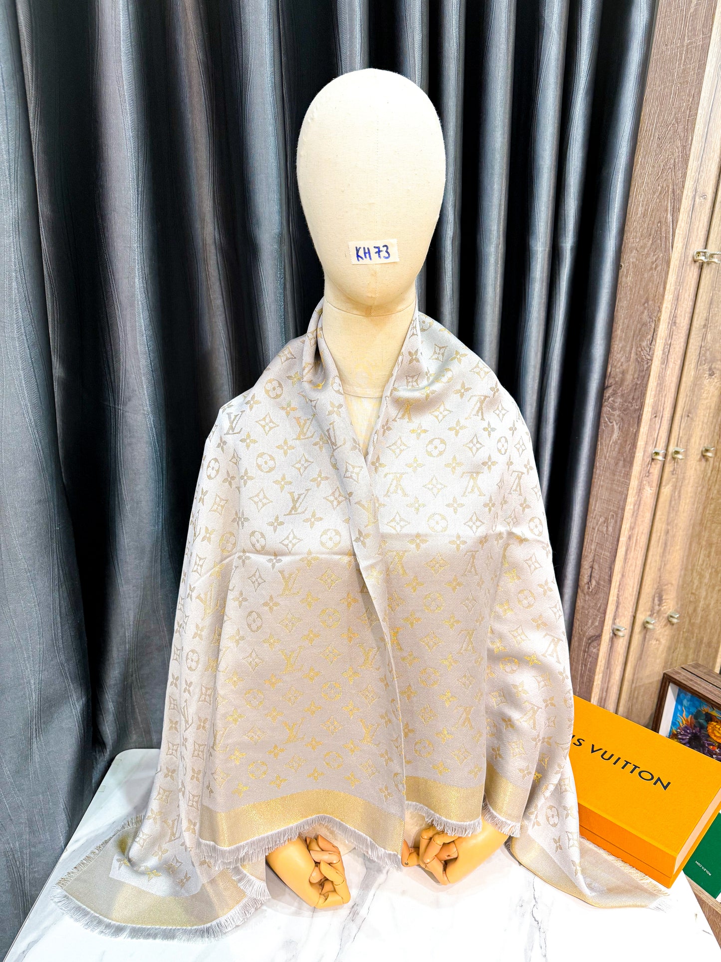 Khăn LV Ánh Kim Ghi Vàng New Trưng Bày KH73 7/12