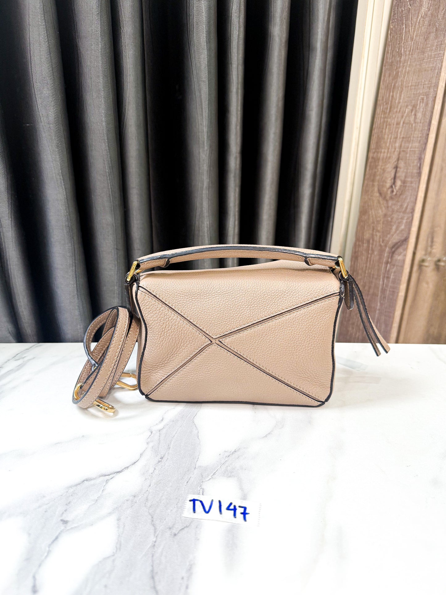A A Loewe Puzzle TV147