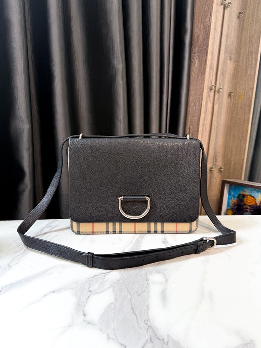 A Túi Chéo BBR Nắp Đen