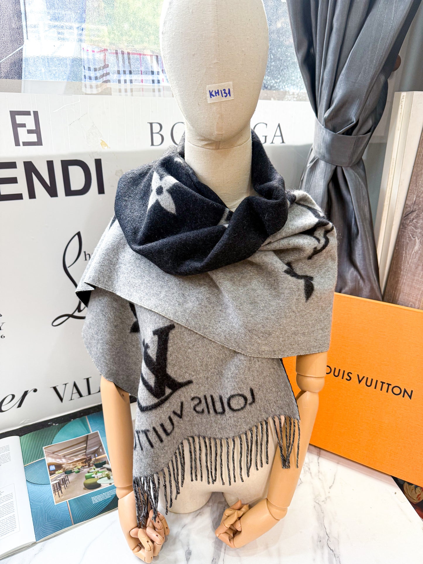 Khăn LV Cashmere Đen Ghi KH131