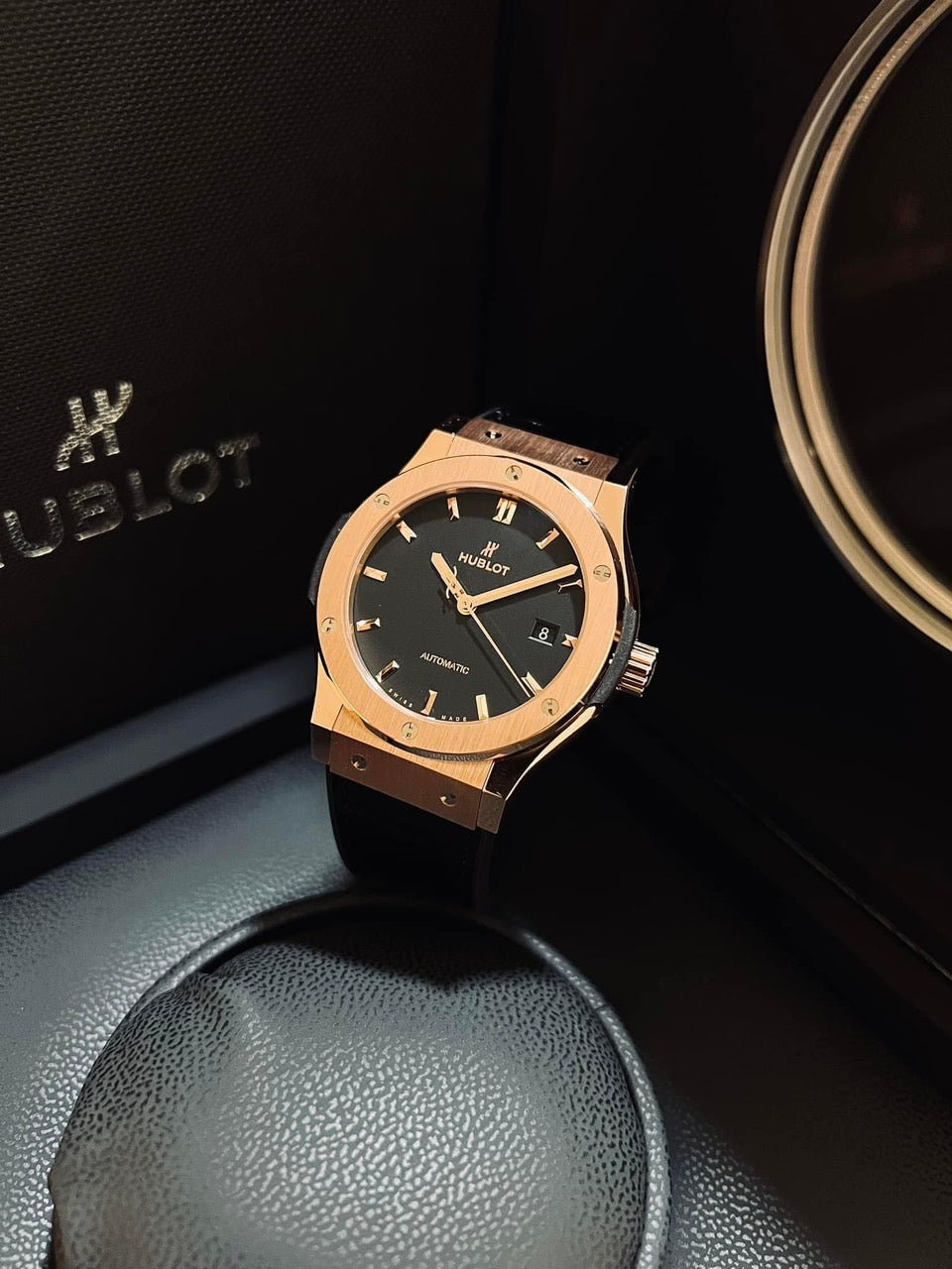 Đồng Hồ Hublot Classic Fusion King Gold 42mm Black