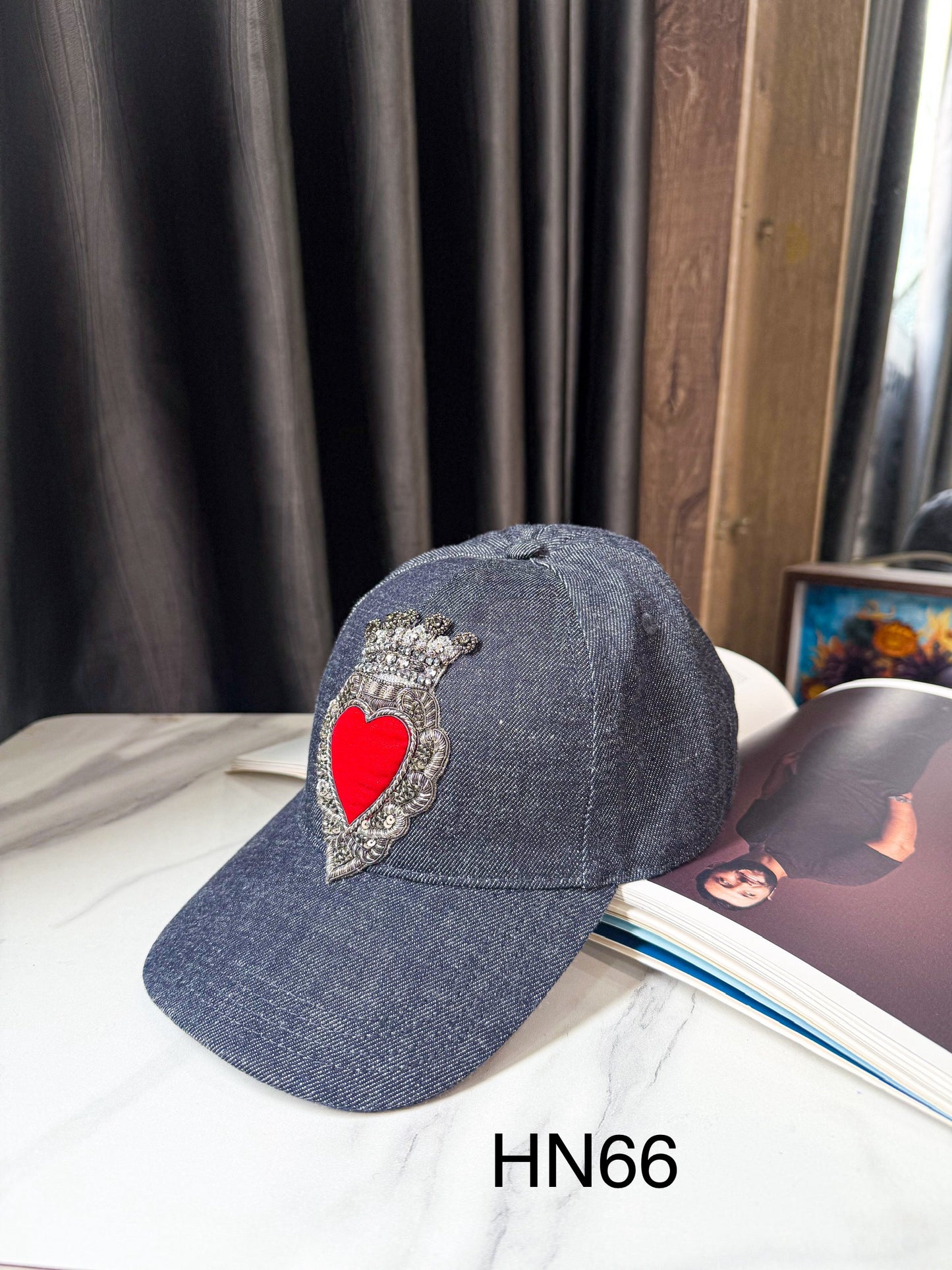 Mũ Lưỡi Trai DG Tim Đỏ Size 57 HN66