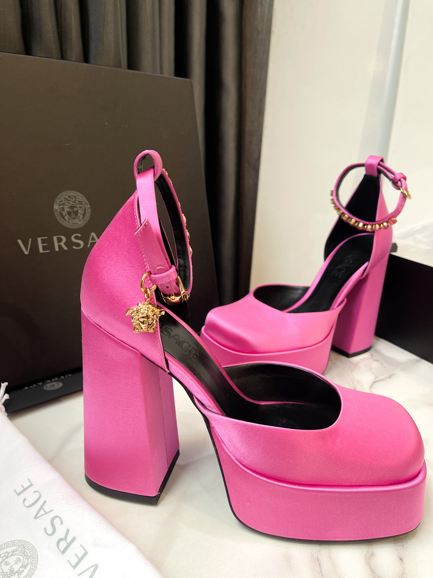 Giày Versace Hồng New Size 37